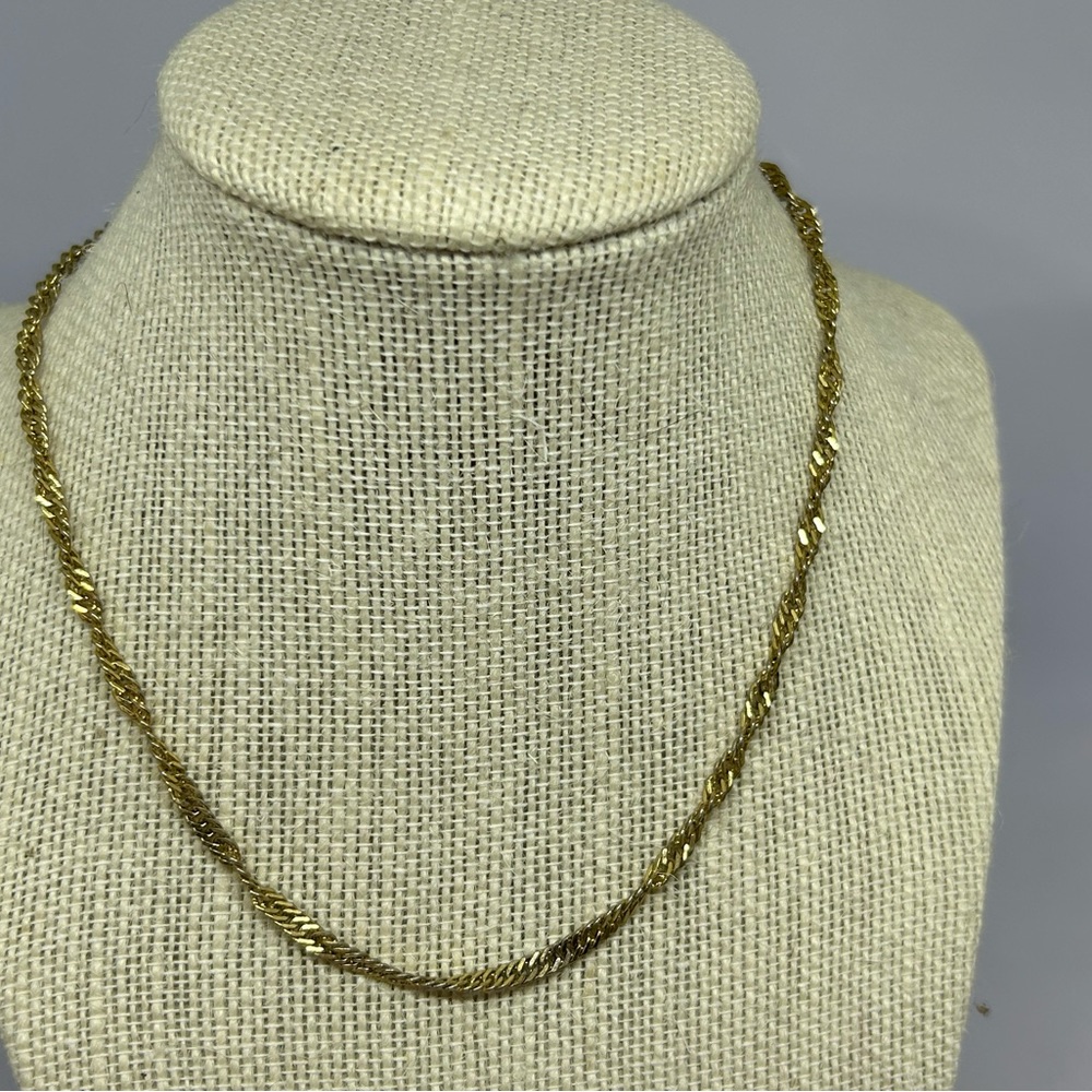 Vintage Goldtone Chain Necklace.‎